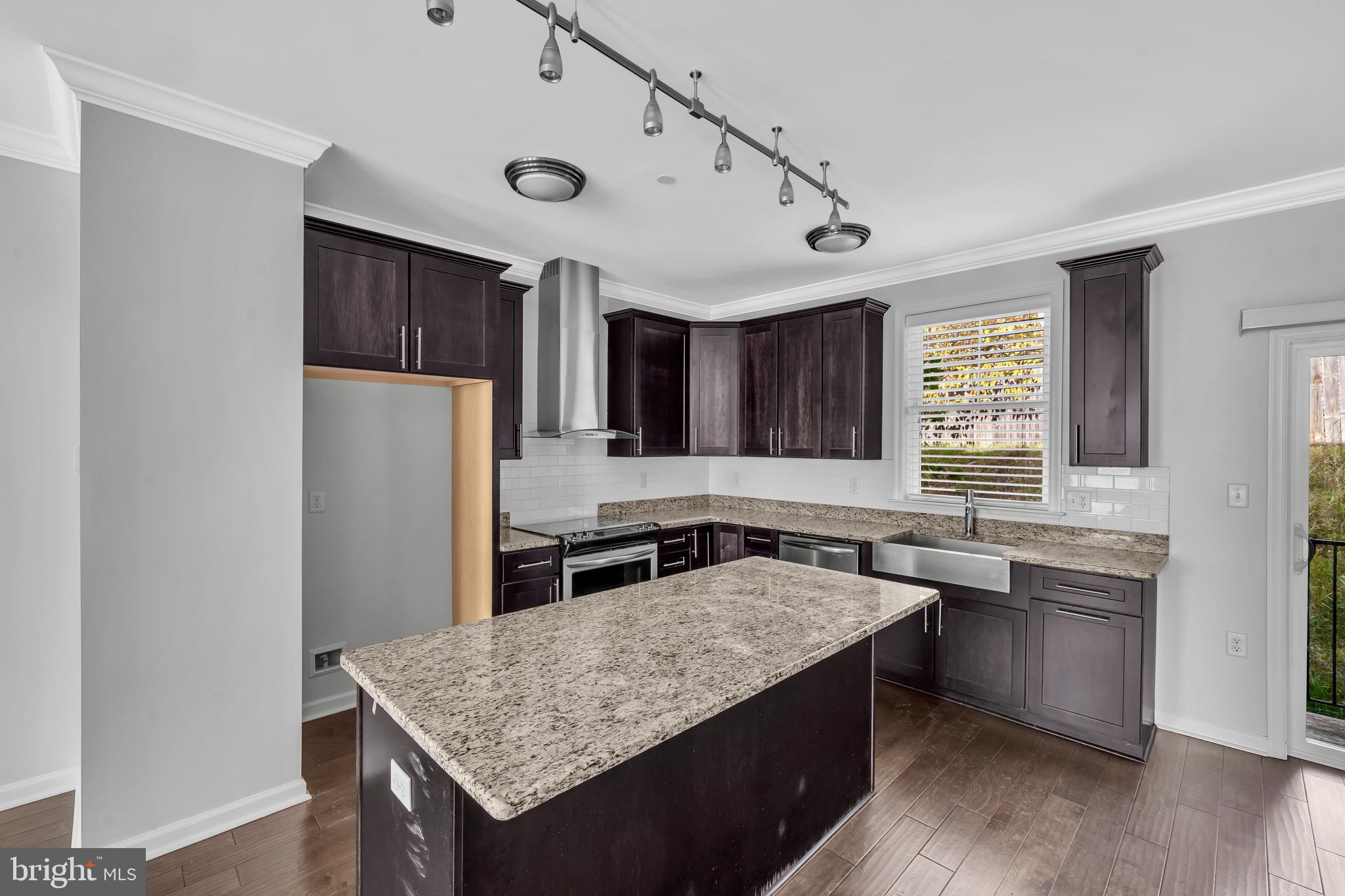 437 Woodcrest Drive Southeast Washington, DC 20032 - Photo 5 of 38 Kitchen