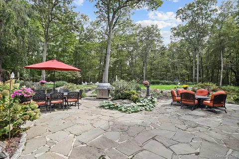 $1,895,000 | 33 Peters Lane, Pound Ridge, NY 10576