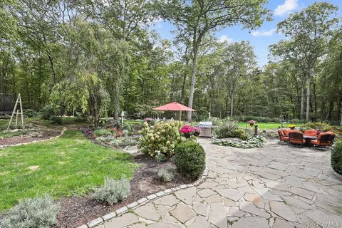 $1,895,000 | 33 Peters Lane, Pound Ridge, NY 10576