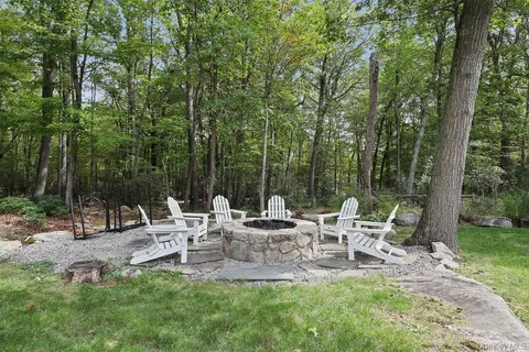 $1,895,000 | 33 Peters Lane, Pound Ridge, NY 10576
