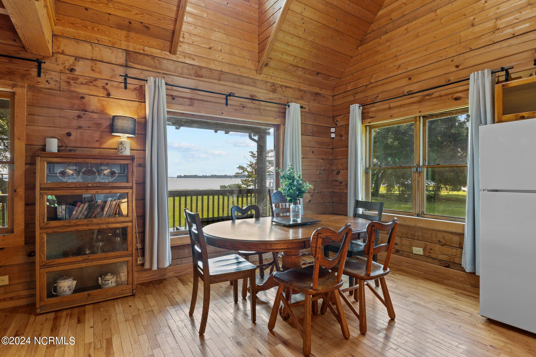 233 Point Road Newport, NC 28570 - Photo 5 of 53 13-web-or-mls-1S3A4743