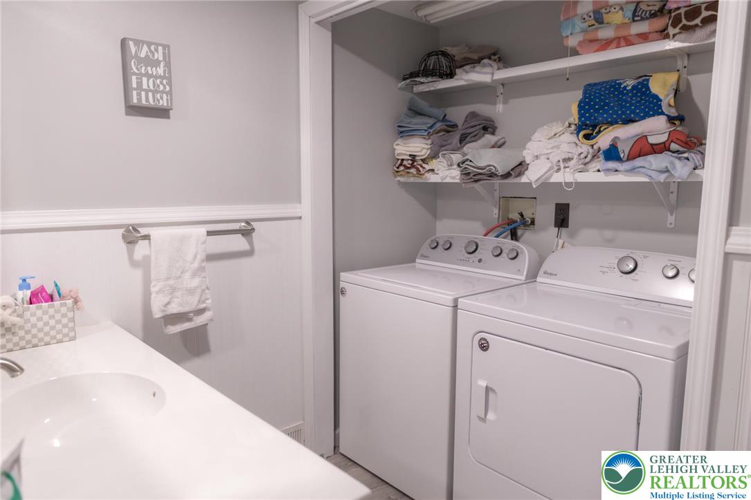 664 Locke Heights Road Bangor, PA 18013 - Photo 11 of 20 a utility room with dryer and washer