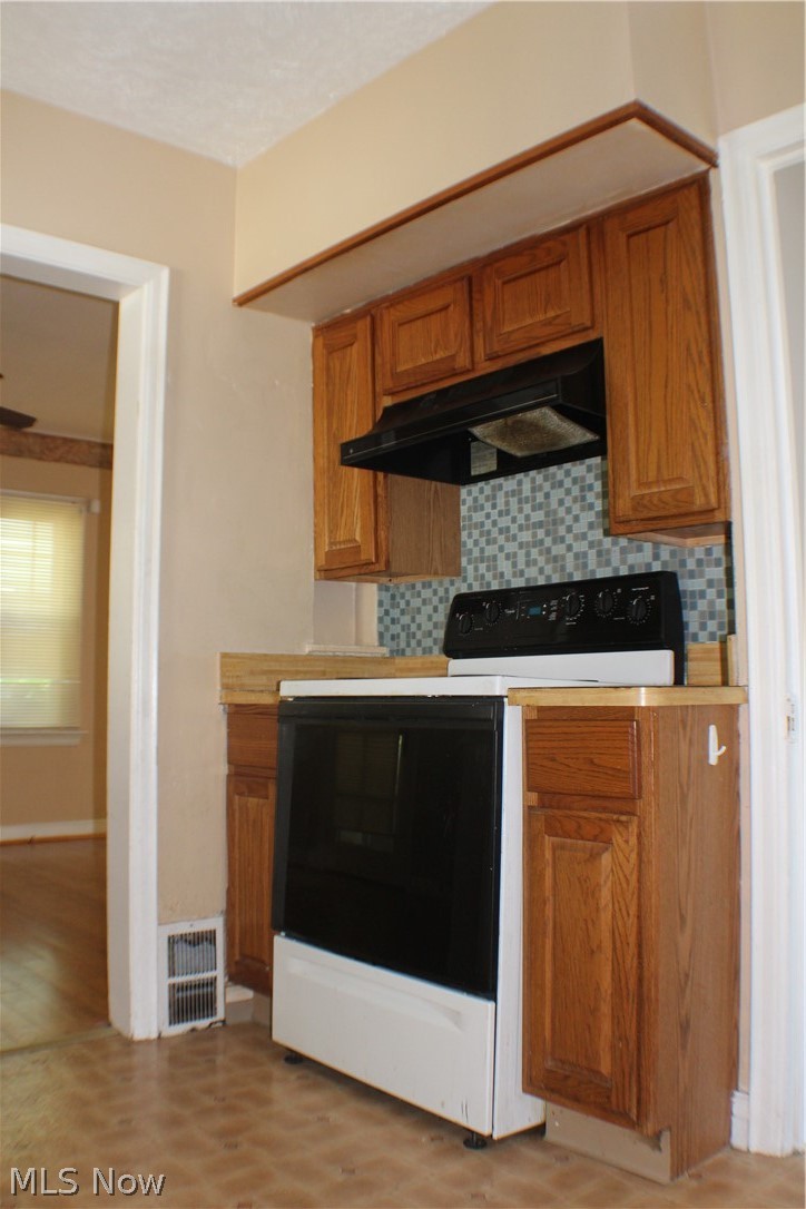 1079 Elbon Road Cleveland Heights, OH 44121 - Photo 7 of 29