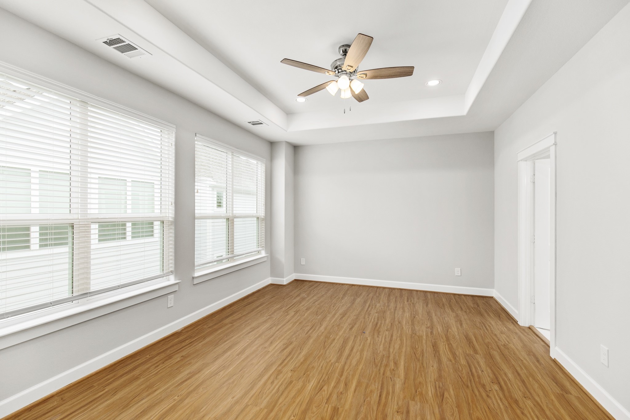 603 H Link Road Houston, TX 77009 - Photo 21 of 47 COMPLETED HOME FEATURES MAY VARY SLIGHTLY