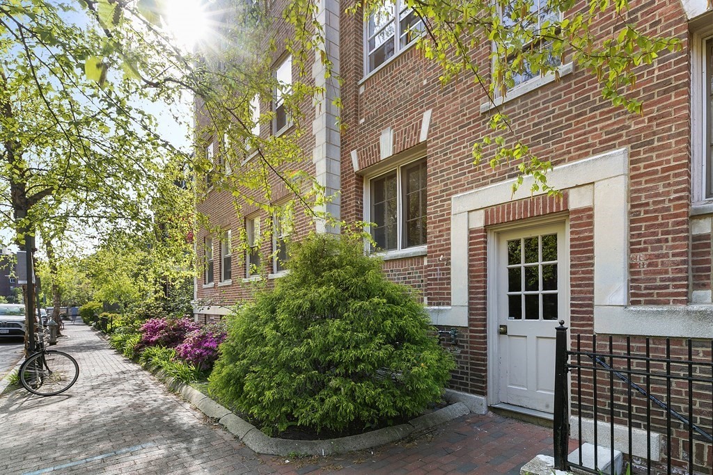 21 Chauncy Street, Unit 3 Cambridge, MA 02138 - Photo 10 of 12