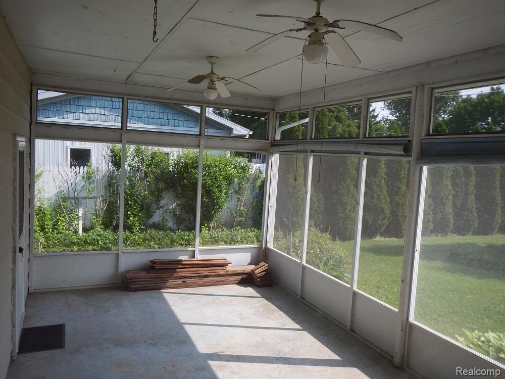 1920 North Baldwin Road Oxford, MI 48371 - Photo 6 of 31 Screened in Porch.jpg