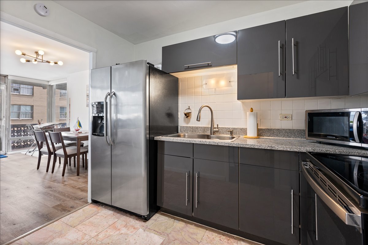 6301 North Sheridan Road, Unit 10F Chicago, IL 60660 - Photo 2 of 16