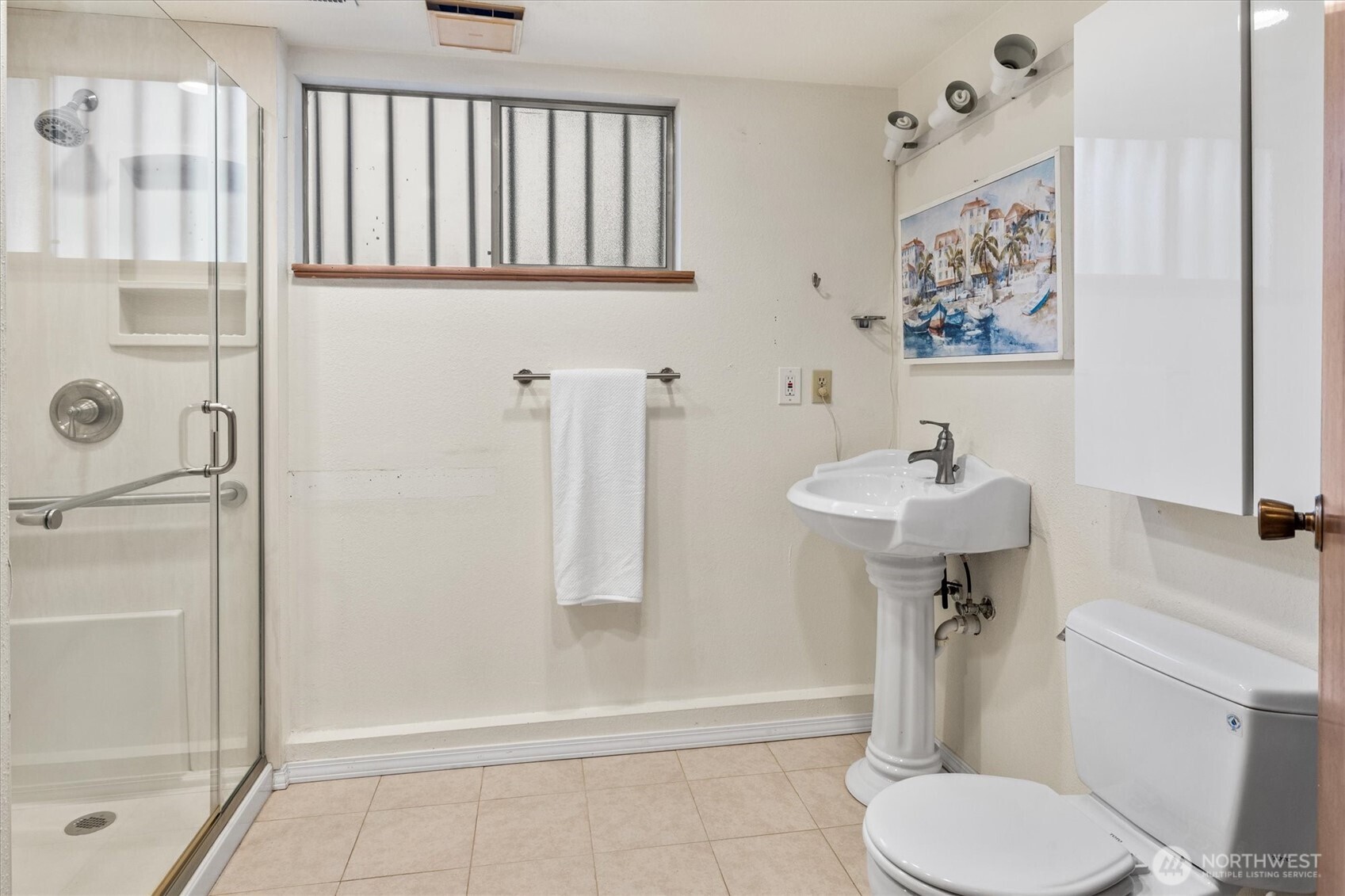 13575 Roosevelt Way North Seattle, WA 98133 - Photo 19 of 26