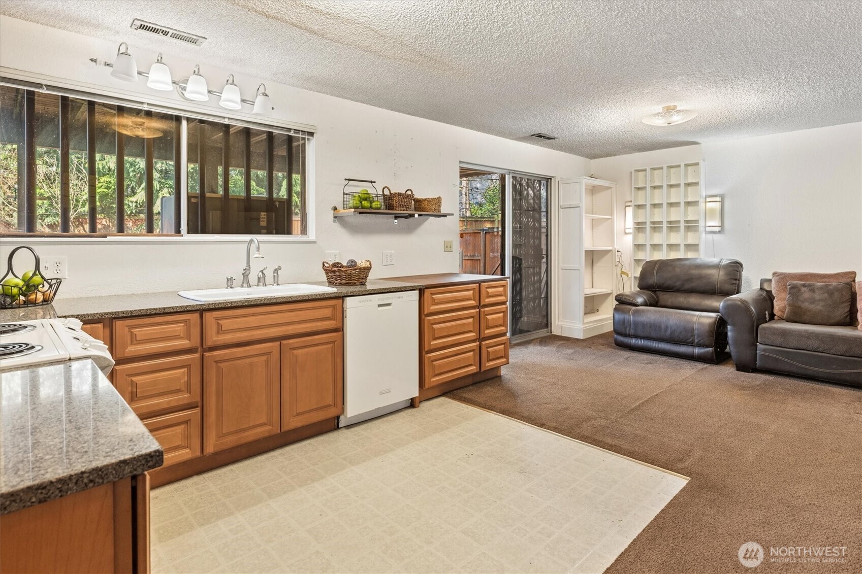 13575 Roosevelt Way North Seattle, WA 98133 - Photo 24 of 26