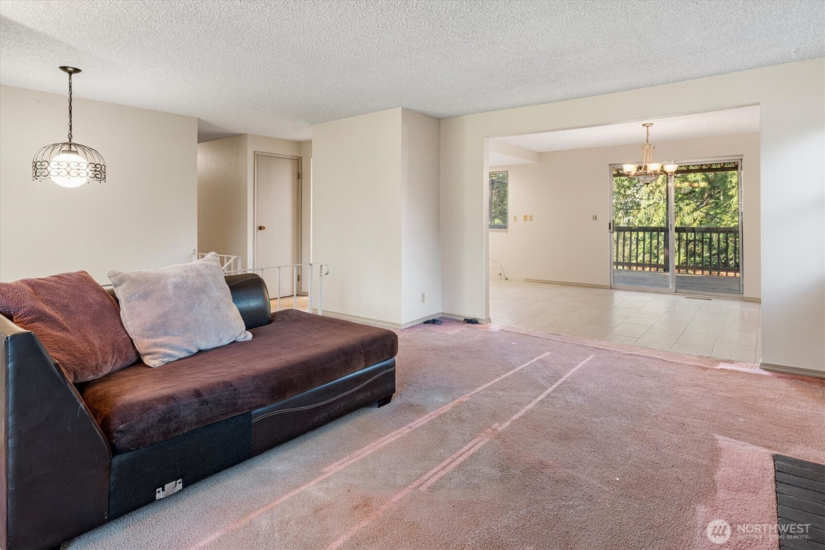 13575 Roosevelt Way North Seattle, WA 98133 - Photo 8 of 26