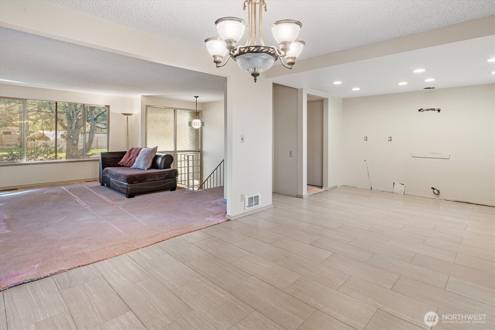 13575 Roosevelt Way North Seattle, WA 98133 - Photo 9 of 26