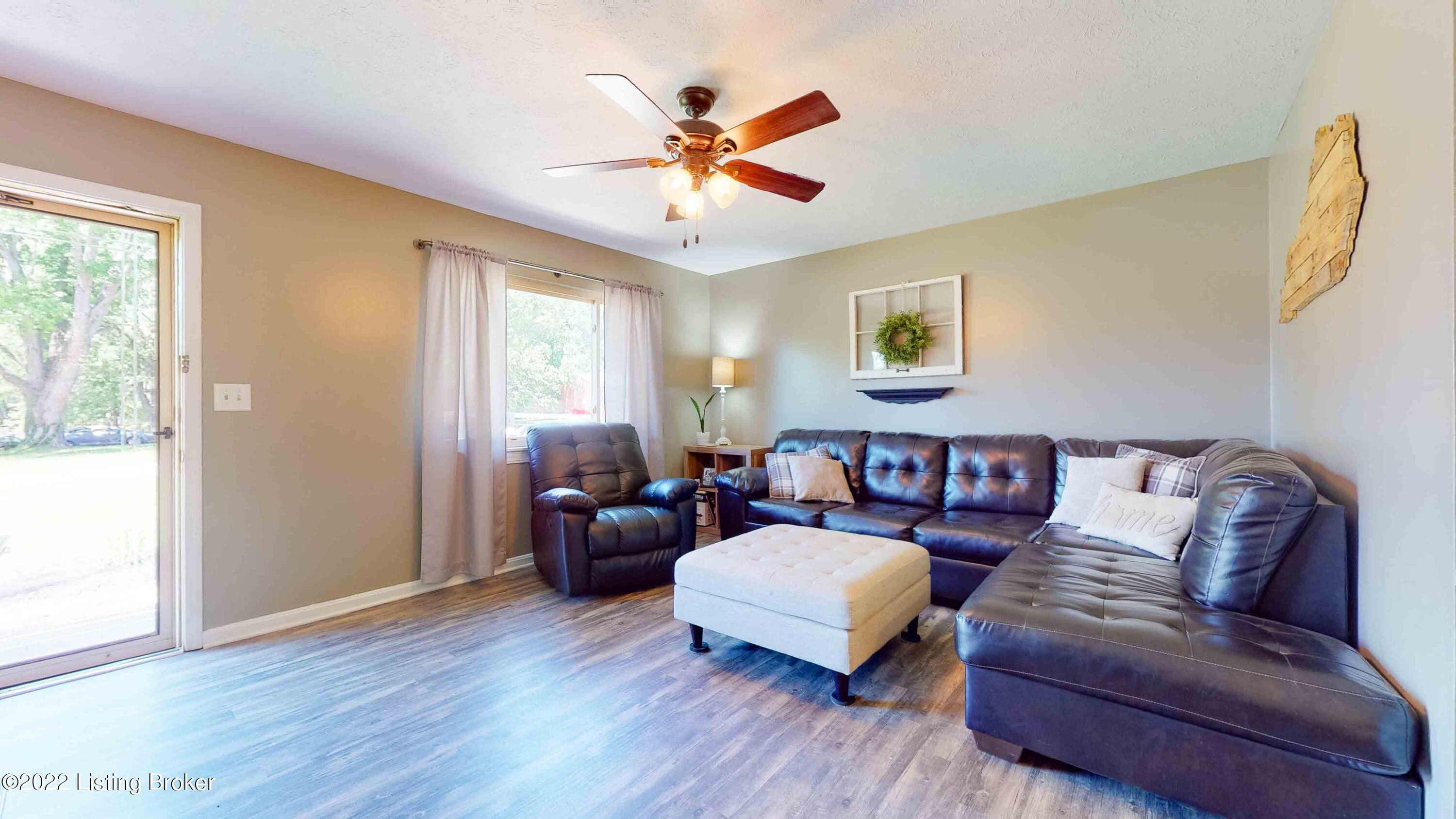 11105 Torrington Road Louisville, KY 40272 - Photo 7 of 33 11105-Torrington-Rd-7