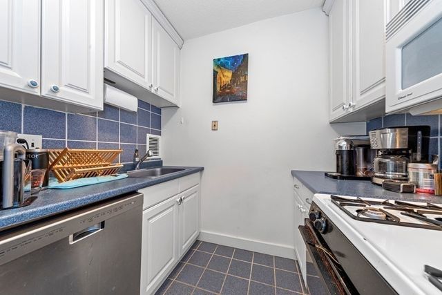 $654,000 | 65 East India Row, Unit 11H, Boston, MA 02110