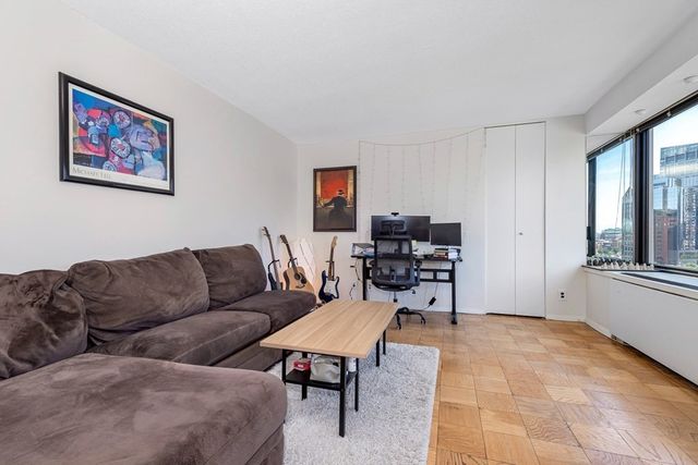 $654,000 | 65 East India Row, Unit 11H, Boston, MA 02110