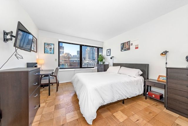 $654,000 | 65 East India Row, Unit 11H, Boston, MA 02110