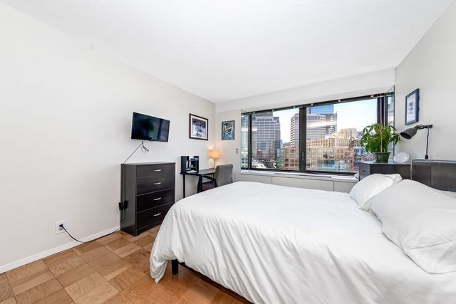 $654,000 | 65 East India Row, Unit 11H, Boston, MA 02110