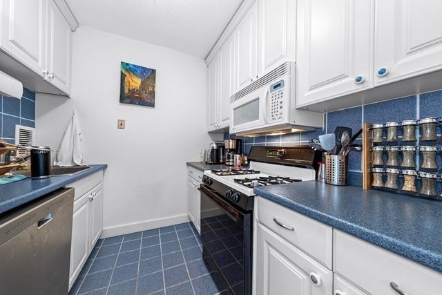 $654,000 | 65 East India Row, Unit 11H, Boston, MA 02110