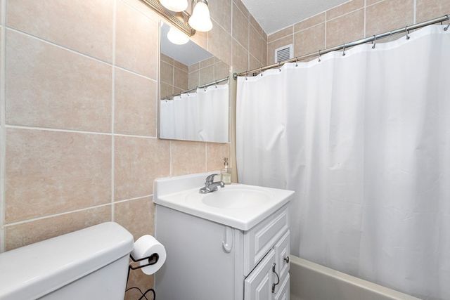 $654,000 | 65 East India Row, Unit 11H, Boston, MA 02110