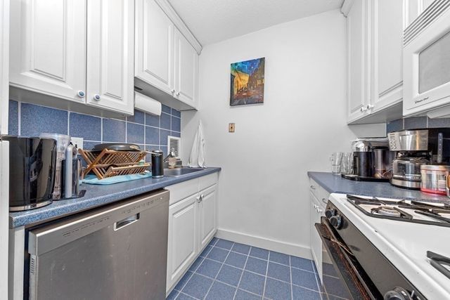 $654,000 | 65 East India Row, Unit 11H, Boston, MA 02110