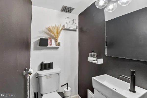 $285,000 | 8110 Sheriff Road, Landover, MD 20785