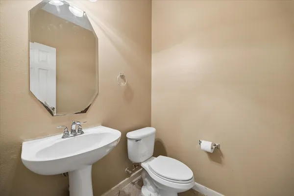 $699,000 | 911 Vaulted Oak Street, Houston, TX 77008