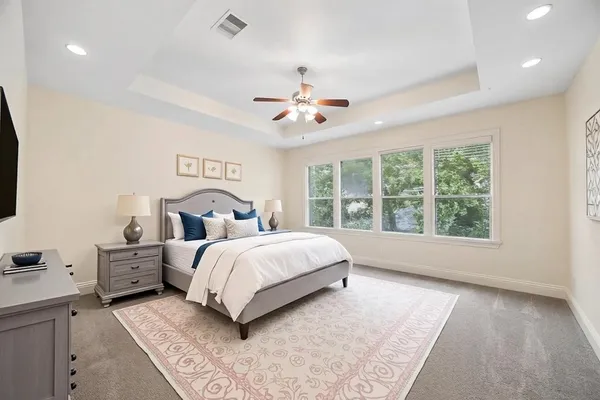 $699,000 | 911 Vaulted Oak Street, Houston, TX 77008