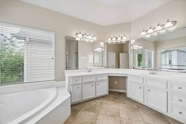 $699,000 | 911 Vaulted Oak Street, Houston, TX 77008