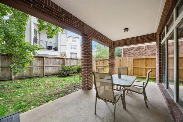 $699,000 | 911 Vaulted Oak Street, Houston, TX 77008