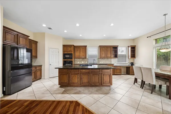 $699,000 | 911 Vaulted Oak Street, Houston, TX 77008