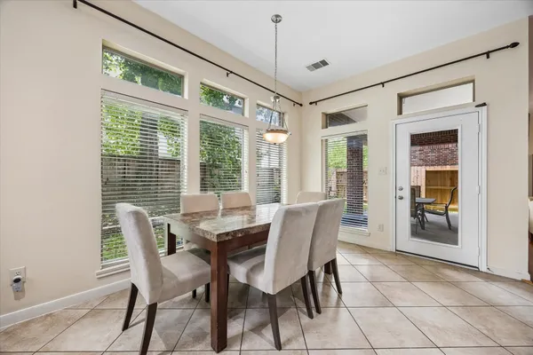 $699,000 | 911 Vaulted Oak Street, Houston, TX 77008