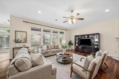 $699,000 | 911 Vaulted Oak Street, Houston, TX 77008