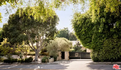 $8,995,000 | 1011 North Hillcrest Road, Beverly Hills, CA 90210
