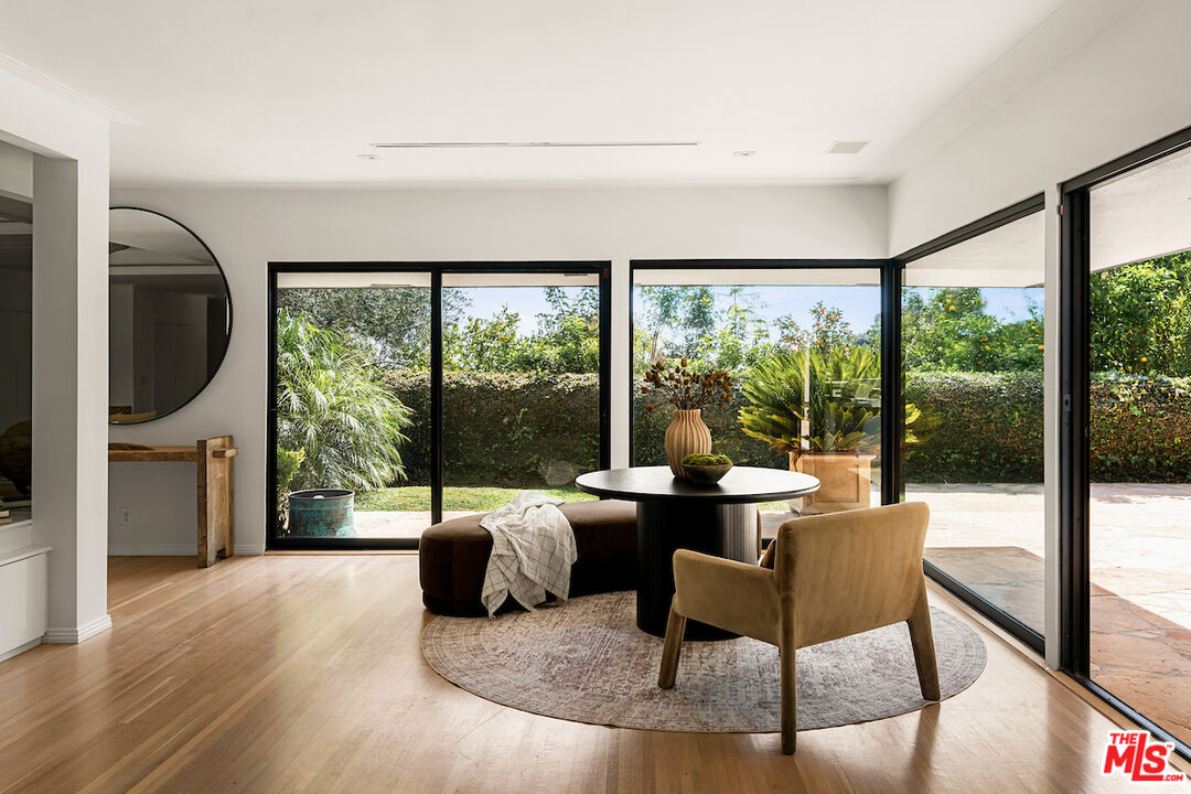 1011 North Hillcrest Road Beverly Hills, CA 90210 - Photo 11 of 52