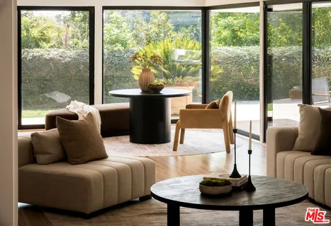 $8,995,000 | 1011 North Hillcrest Road, Beverly Hills, CA 90210