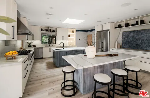 $8,995,000 | 1011 North Hillcrest Road, Beverly Hills, CA 90210