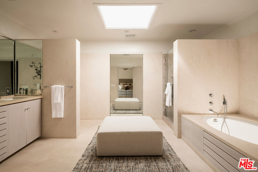 1011 North Hillcrest Road Beverly Hills, CA 90210 - Photo 25 of 52