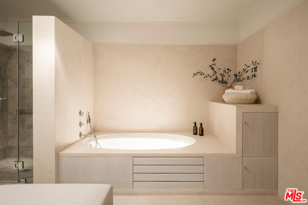 1011 North Hillcrest Road Beverly Hills, CA 90210 - Photo 27 of 52