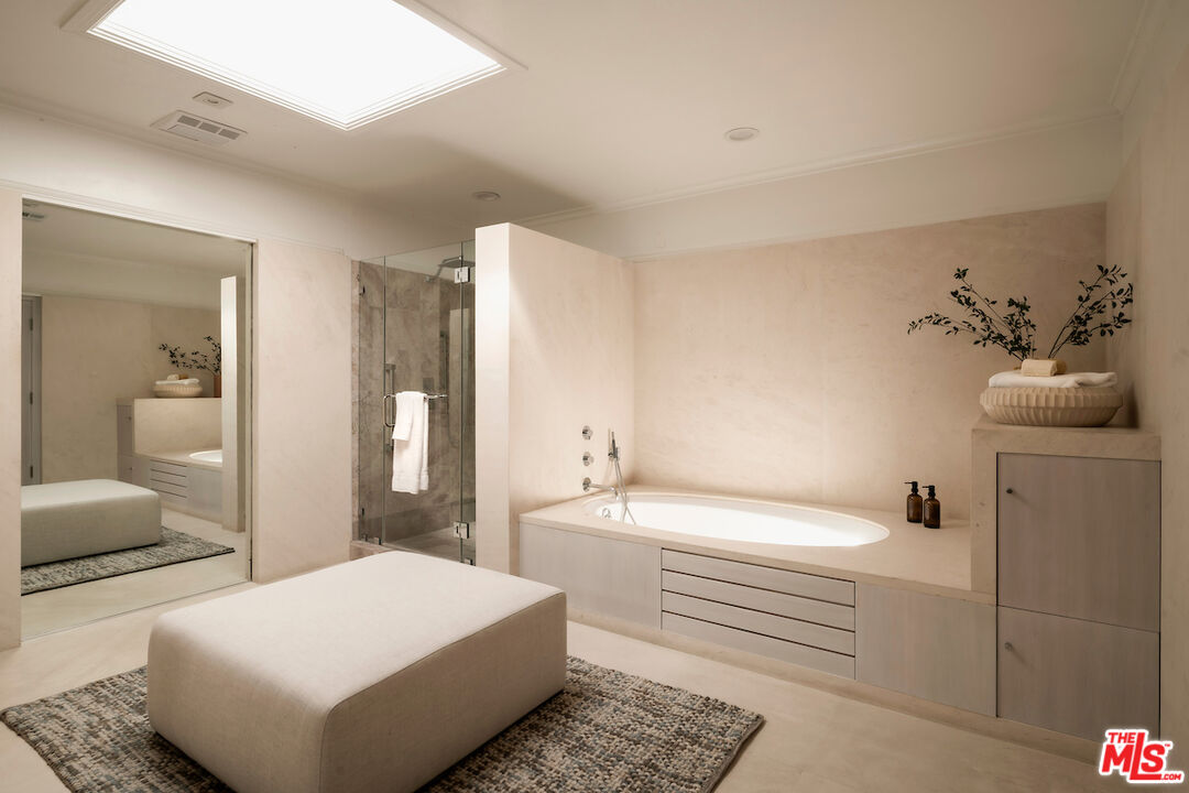 1011 North Hillcrest Road Beverly Hills, CA 90210 - Photo 28 of 52