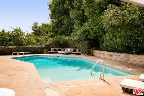 $8,995,000 | 1011 North Hillcrest Road, Beverly Hills, CA 90210