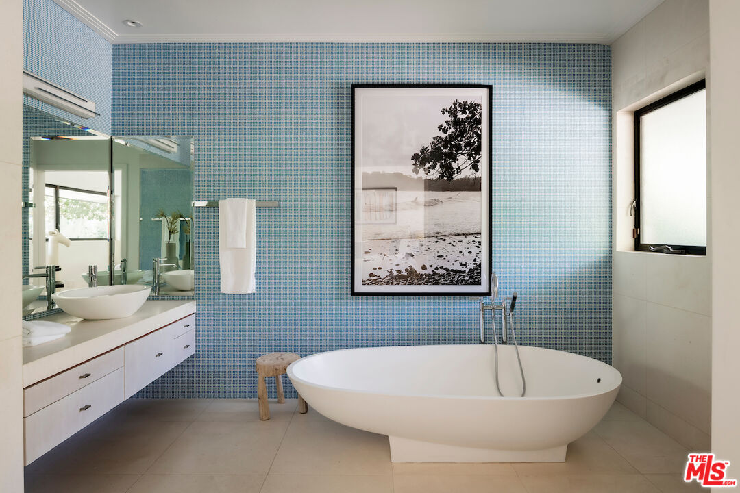 1011 North Hillcrest Road Beverly Hills, CA 90210 - Photo 32 of 52