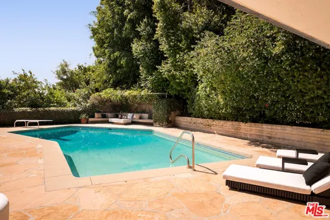 $8,995,000 | 1011 North Hillcrest Road, Beverly Hills, CA 90210