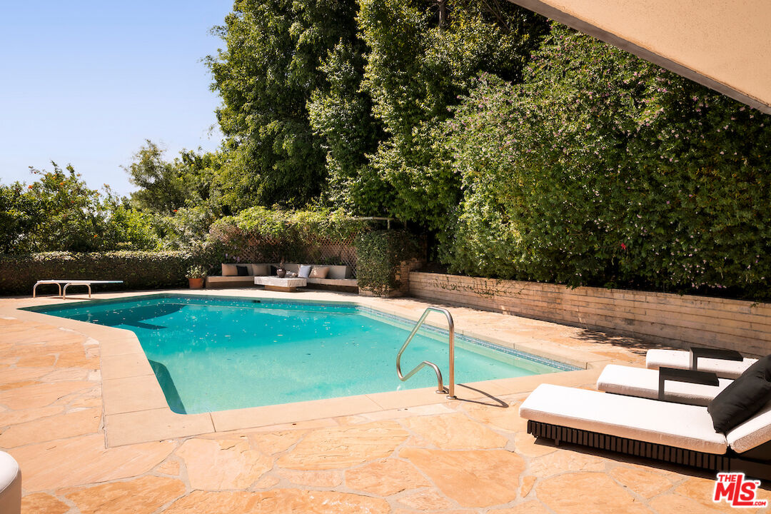 1011 North Hillcrest Road Beverly Hills, CA 90210 - Photo 36 of 52