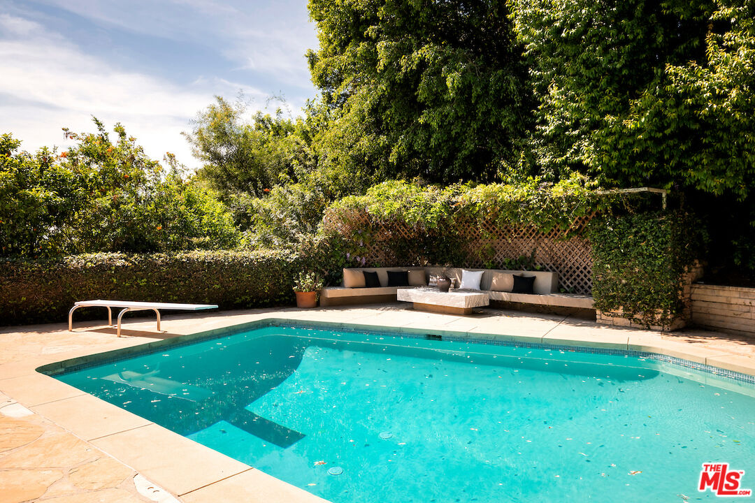 1011 North Hillcrest Road Beverly Hills, CA 90210 - Photo 37 of 52