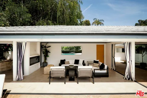 $8,995,000 | 1011 North Hillcrest Road, Beverly Hills, CA 90210