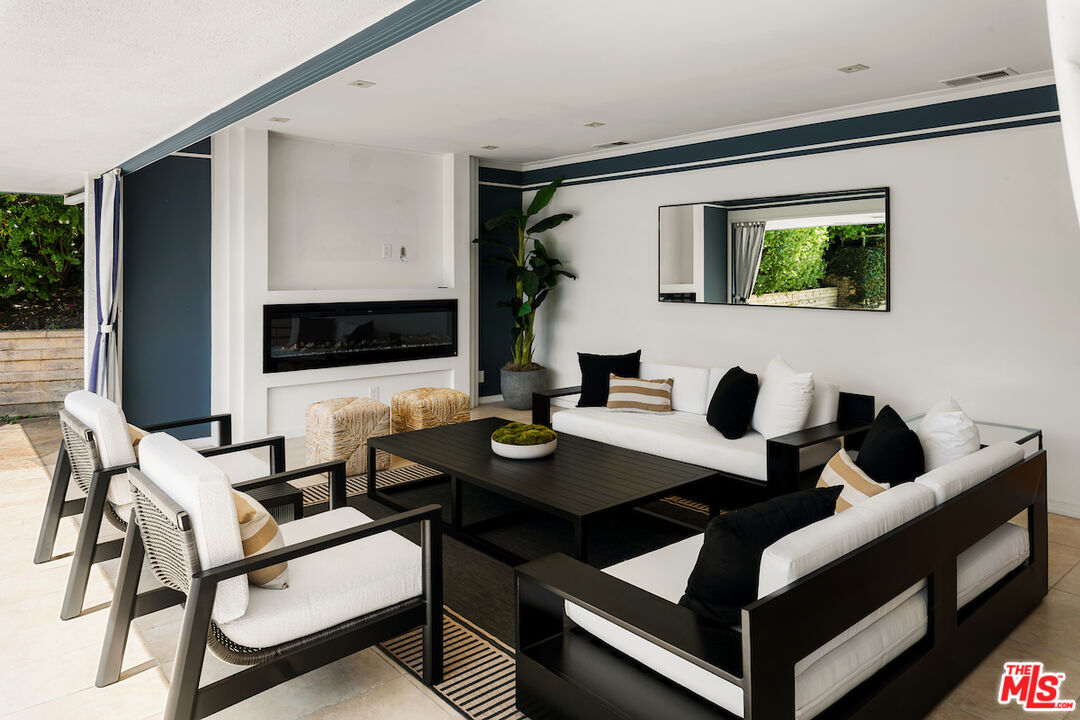 1011 North Hillcrest Road Beverly Hills, CA 90210 - Photo 45 of 52