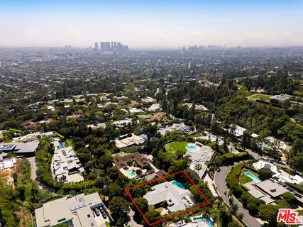 $8,995,000 | 1011 North Hillcrest Road, Beverly Hills, CA 90210