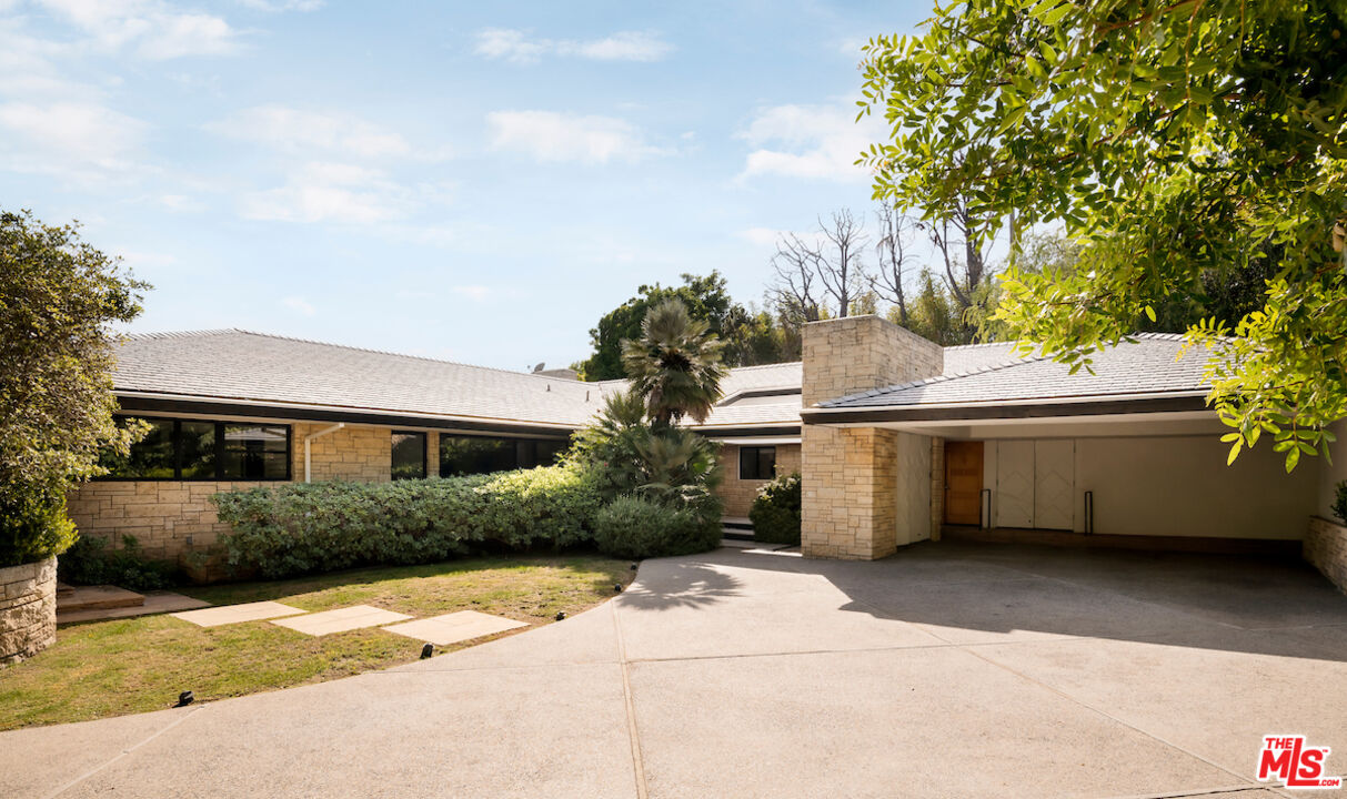 1011 North Hillcrest Road Beverly Hills, CA 90210 - Photo 5 of 52