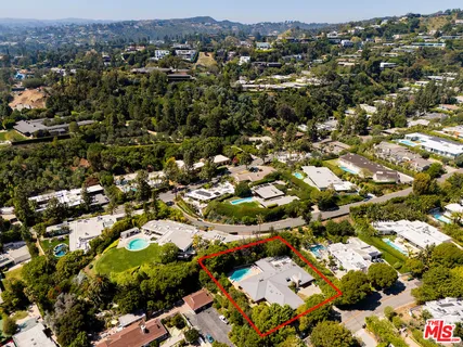 $8,995,000 | 1011 North Hillcrest Road, Beverly Hills, CA 90210