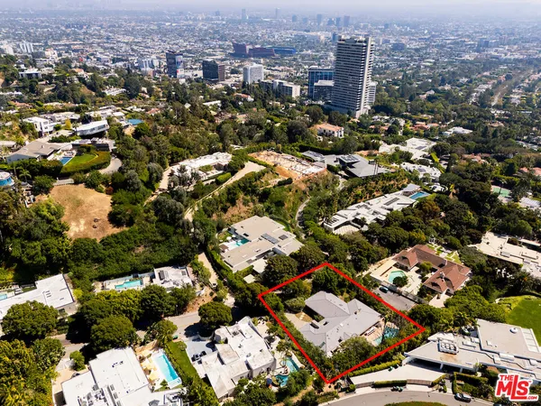 $8,995,000 | 1011 North Hillcrest Road, Beverly Hills, CA 90210