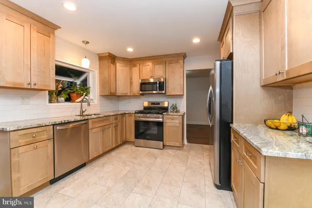 $599,999 | 565 Cambridge Road, Blackwood, NJ 08012